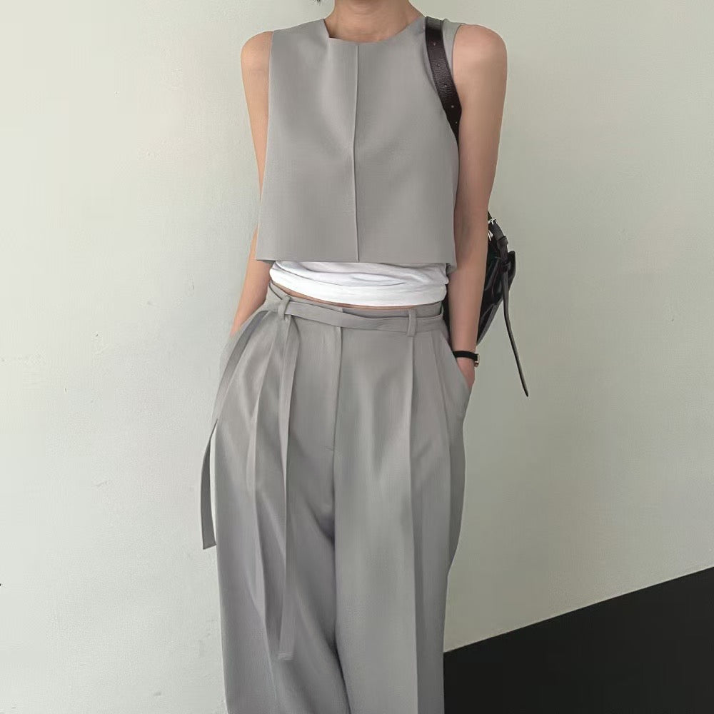Lamagie Femme // 型格小圓領短版後背開叉背心 三色入